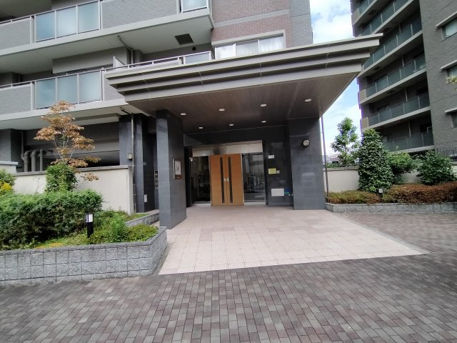 ユニハイム緑橋のエントランス|きちんと管理の行き届いた綺麗なエントランスです。
オートロック付きマンションで安心ですね♪