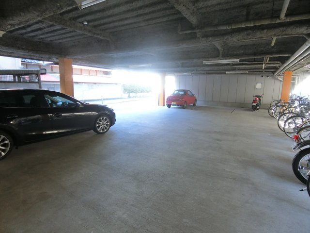 マンション福寿の駐車場