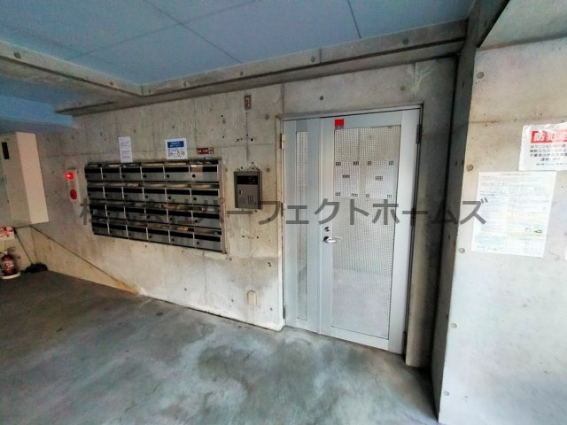 ブリリアントガーデン枚方公園のエントランス