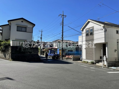 【前面道路含む現地写真】 | 仲介手数料無料　多摩市聖ヶ丘１丁目新築戸建て１棟　１号棟