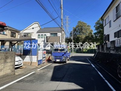【前面道路含む現地写真】 | 仲介手数料無料　多摩市聖ヶ丘１丁目新築戸建て１棟　１号棟