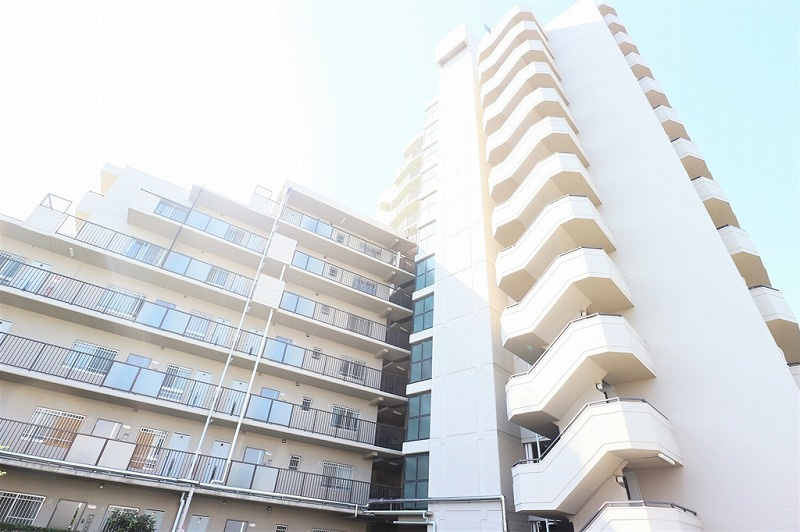 伊丹市北本町１丁目の中古マンションの外観