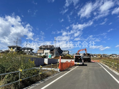 【前面道路含む現地写真】 | 仲介手数料無料　日野市日市平山1丁目新築戸建て4棟　B号棟　