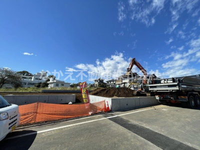 【前面道路含む現地写真】 | 仲介手数料無料　日野市日市平山1丁目新築戸建て4棟　B号棟　