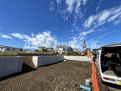 【前面道路含む現地写真】 | 仲介手数料無料　日野市日市平山1丁目新築戸建て4棟　B号棟　