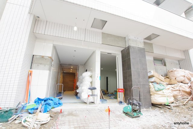 Collina 仲介手数料無料のエントランス