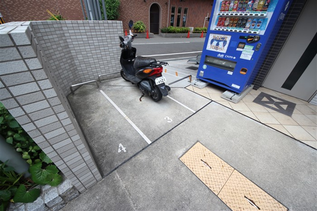 【駐車場】 | クリスタルグランツ大阪センターステーション