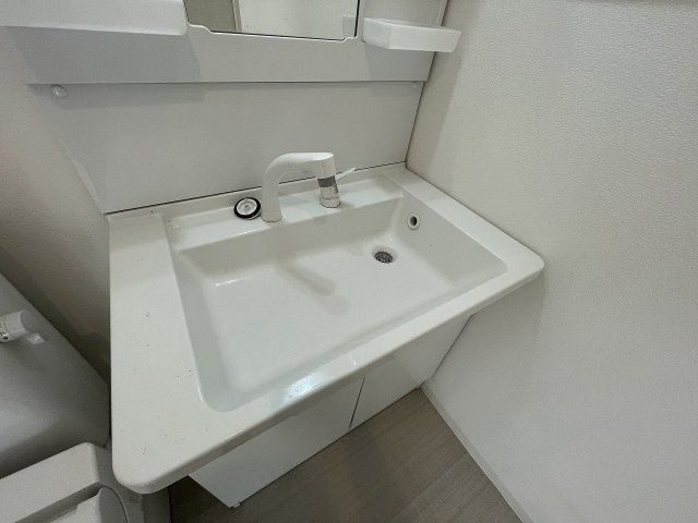 ロイヤルメゾン幕張本郷の洋室