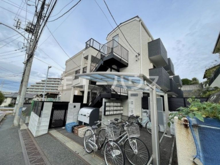 ロイヤルメゾン幕張本郷の外観