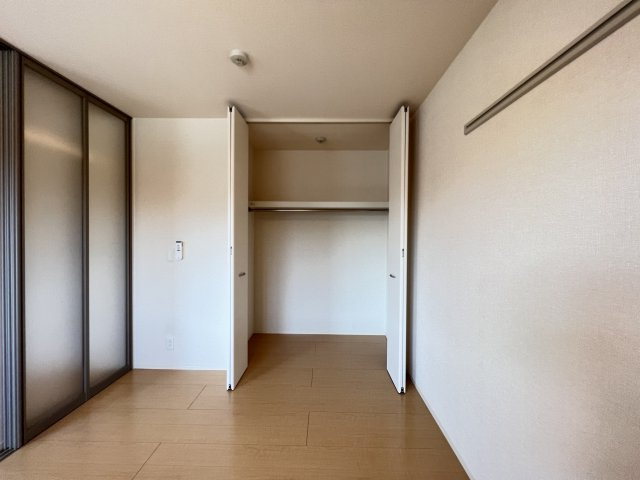 ルミエール新道の収納|南洋室にあるクローゼットです。