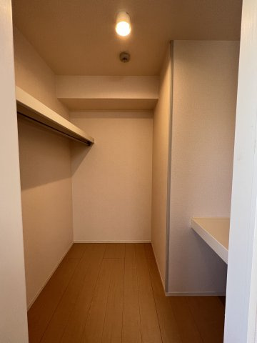 ルミエール新道の収納|北洋室にあるウォークインクローゼットです。
