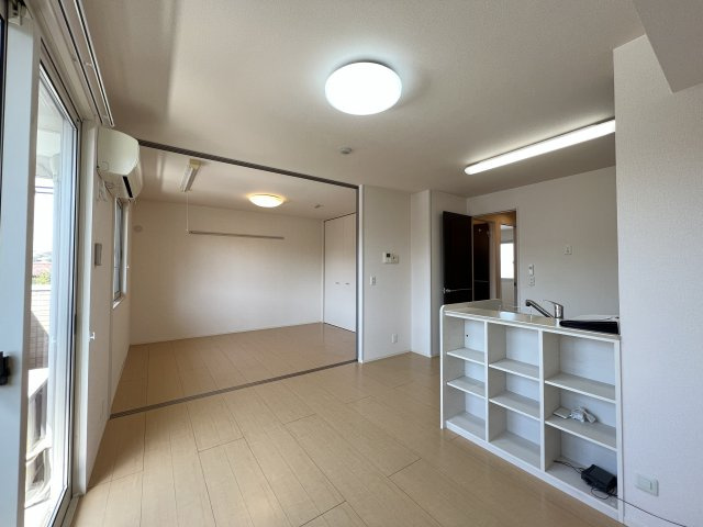 ルミエール新道の居間・リビング|リビング9.75帖