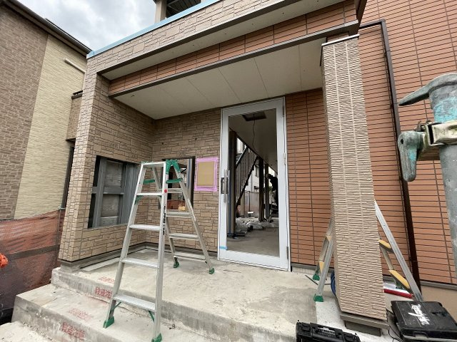 船橋市前原西１丁目のアパートのエントランス