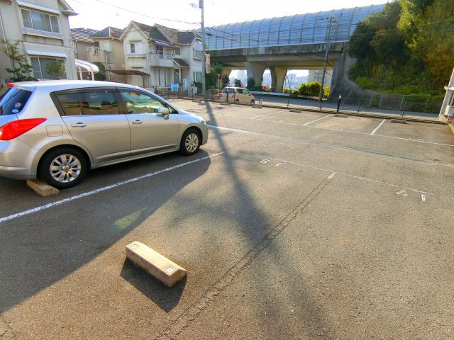チェリッシュ　ハイツ の駐車場