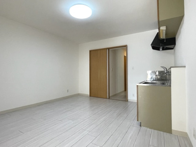 【居間・リビング】 | 手塚マンション | こちらの居間で趣味の時間をお楽しみください