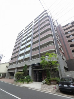 【外観】 | 総戸数５４戸、２０１３年３月築、管理人は巡回勤務につき管理体制良好です♪