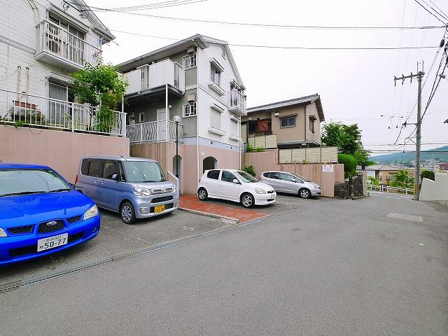 生駒川パークハイツの駐車場|駐車スペースもあります