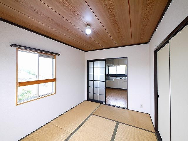 生駒川パークハイツの和室|和室ならではの温かな和の空間で寛ぎの時間を過ごせます