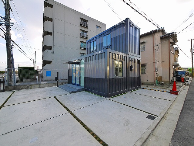 七条東町店舗の駐車場|車をお持ちの方に嬉しい駐車場付きの物件です