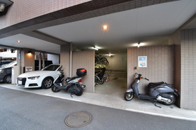 【その他共用部分】 | シャリエ日吉 | バイク置場です。