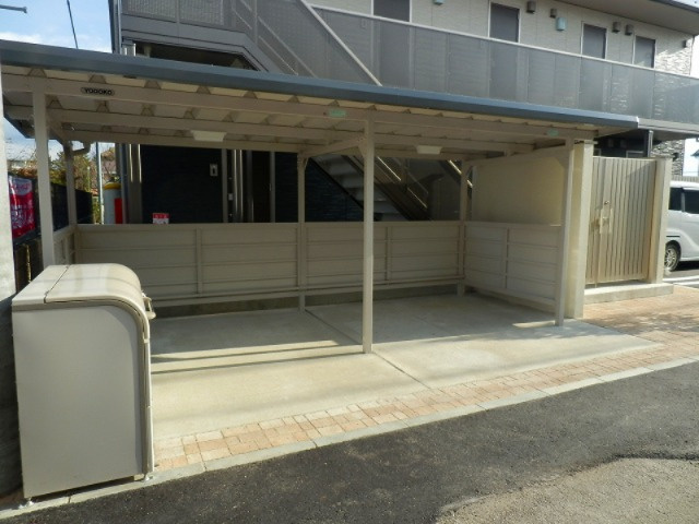 シャーメゾンロシェルのその他共用部分|屋根付きの駐輪場です。