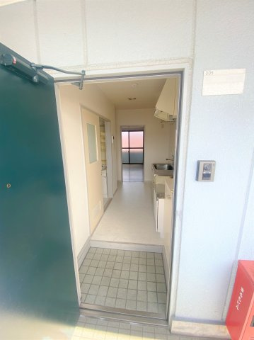 第３まるもビルの玄関