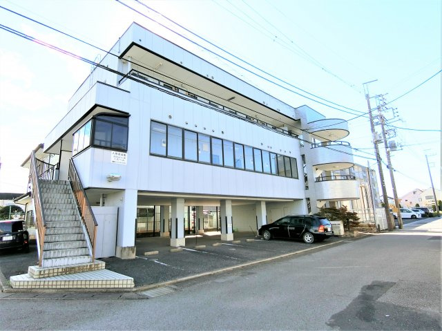 第３まるもビルの外観