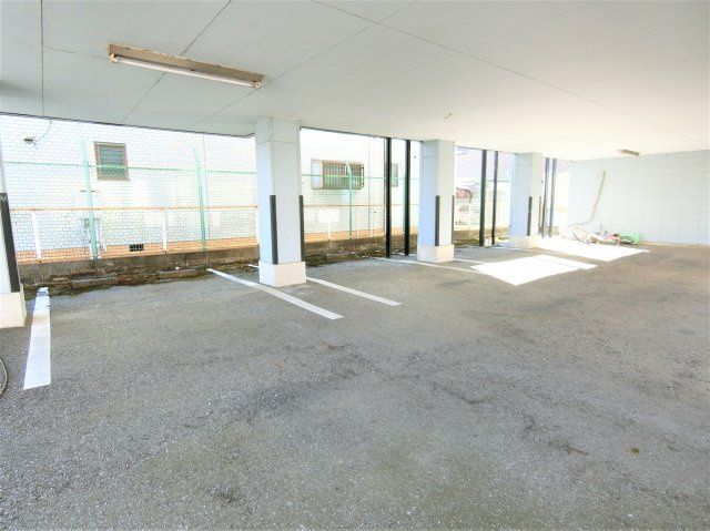 第３まるもビルの駐車場
