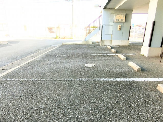 第３まるもビルの駐車場