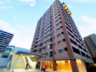 【外観】 | ロイヤルアークグランデールアネックス | ◎JR学研都市線「放出」駅徒歩1分◎マンションの隣が駅の入り口階段です！◎設備充実、近隣便利