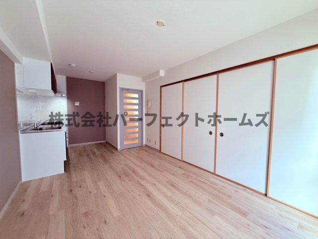 天の川フラットの居間・リビング|こちらの居間で趣味の時間をお楽しみください