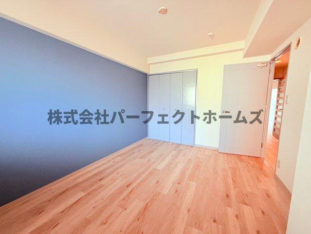 天の川フラットの洋室|明るい洋室です