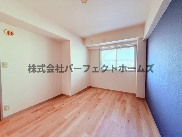 天の川フラットの洋室|落ち着いた色調の洋室です