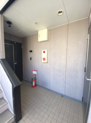 【内装】 | スリーゼメゾン | 1フロア住居。東側と西側に玄関がございます♪