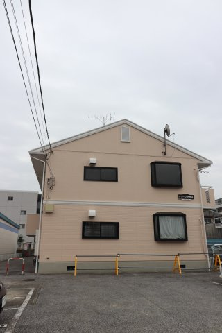 グリーンサカエの外観