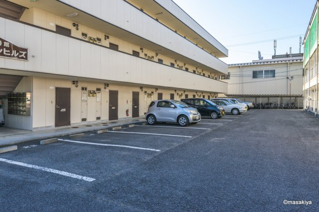 ブラウンヒルズ1番館の駐車場|駐車場