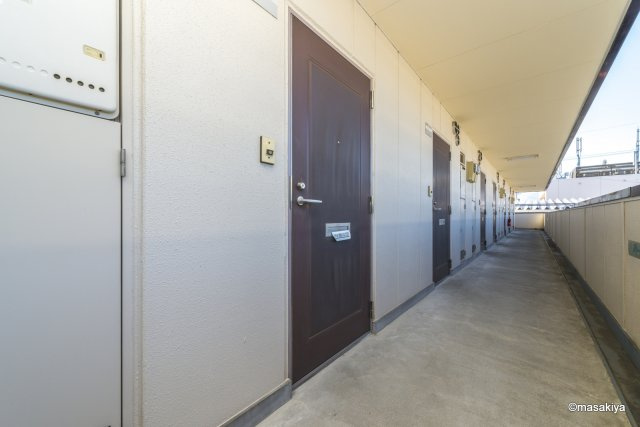 ブラウンヒルズ1番館のエントランス|玄関