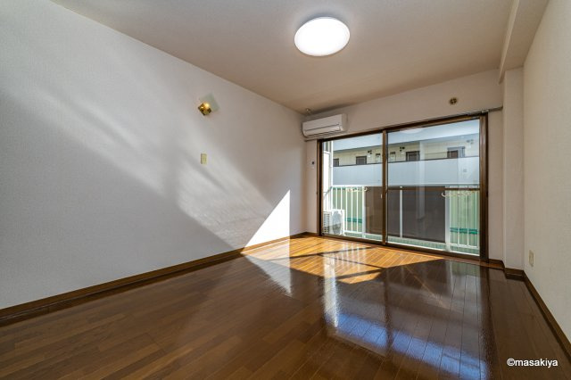 ブラウンヒルズ1番館の居間・リビング