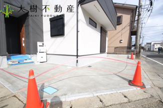 【外観】 | 角地のため駐車も楽々♪