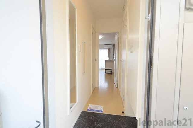 レオネクストCREA南館の玄関