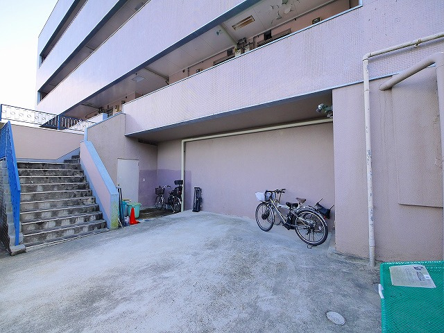 新生駒マンションの駐車場|駐車場完備です