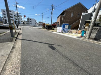 【前面道路含む現地写真】 | 昭和区檀溪通第2期　全1棟　1号棟＜仲介手数料無料＞八事小・駒方中　新築一戸建て | 4/4撮影
広い一方通行道路で駐車も楽々♪