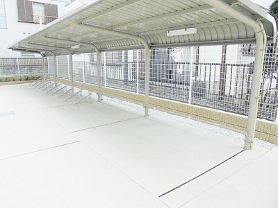 【その他共用部分】 | グランディール オイレ | 屋根付きの駐輪場があるので雨が降っても安心です☆自転車はちょっとした移動手段に便利ですよね！