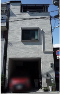 【外観】 | 2019年1月建築！南向きの為、陽当り良好。
「天神橋筋六丁目」駅徒歩４分！車庫付の中古住宅です！