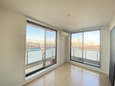 【洋室】 | エクセレント日吉【SHM】 | バルコニーに繋がる角部屋二面採光洋室6.1帖のお部屋です！