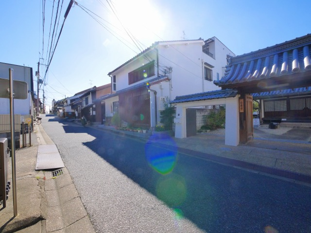 奈良市鳴川町店舗の周辺