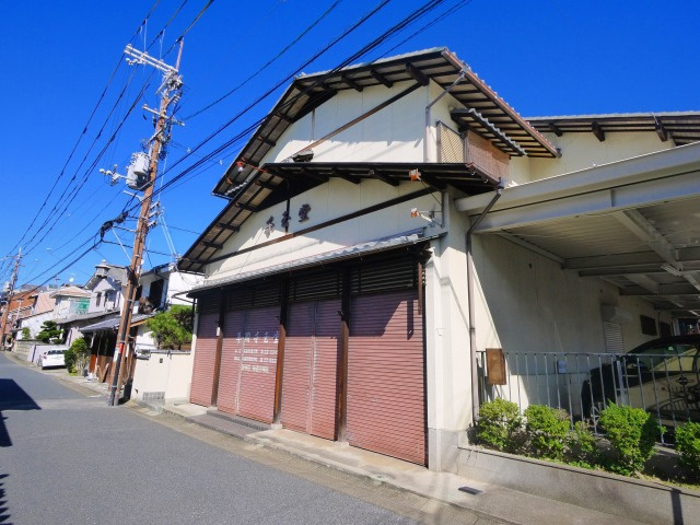 奈良市鳴川町店舗の周辺