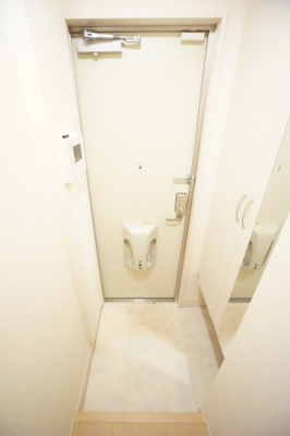 【玄関】 | グレイスコート | ※同物件、同タイプ、間取り反転のお部屋です※角部屋の為二面採光になります。