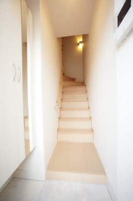 【玄関】 | グレイスコート | ※同物件、同タイプ、間取り反転のお部屋です※角部屋の為二面採光になります。