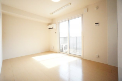 【居間・リビング】 | グレイスコート | ※同物件、同タイプ、間取り反転のお部屋です※角部屋の為二面採光になります。
